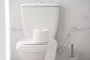 Cómo es posible cambiar el inodoro de sitio