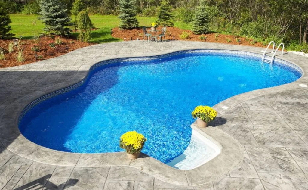 cuanto cuesta hacer una piscina salada