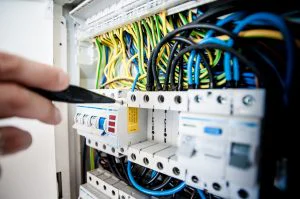 hacer instalacion electrica por el techo